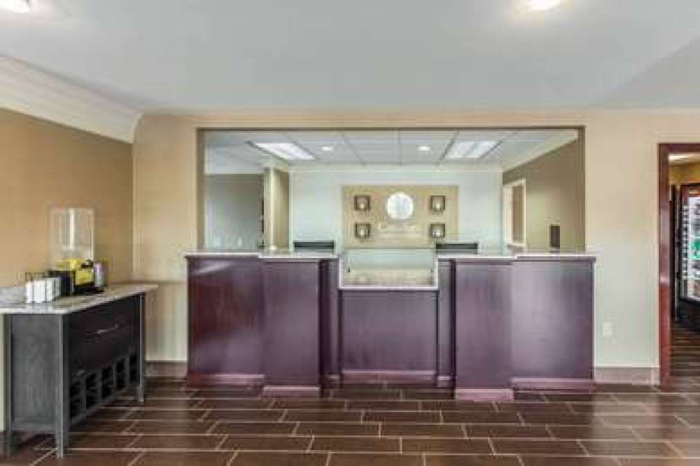 COMFORT INN AND SUITES KNOXVILLE WE 7