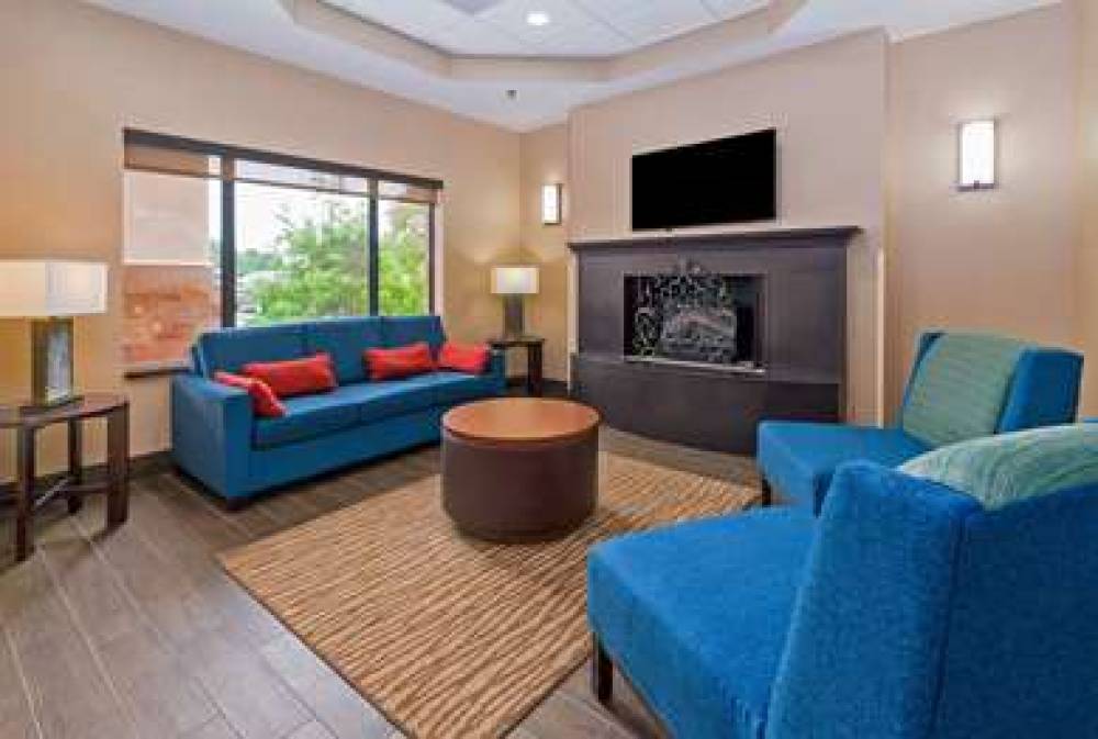 COMFORT INN AND SUITES NEAR FORT GO 5