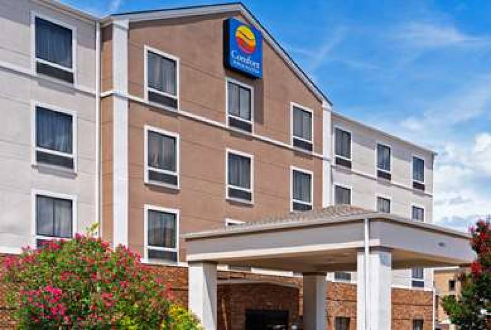 COMFORT INN AND SUITES NEAR FORT GO 2