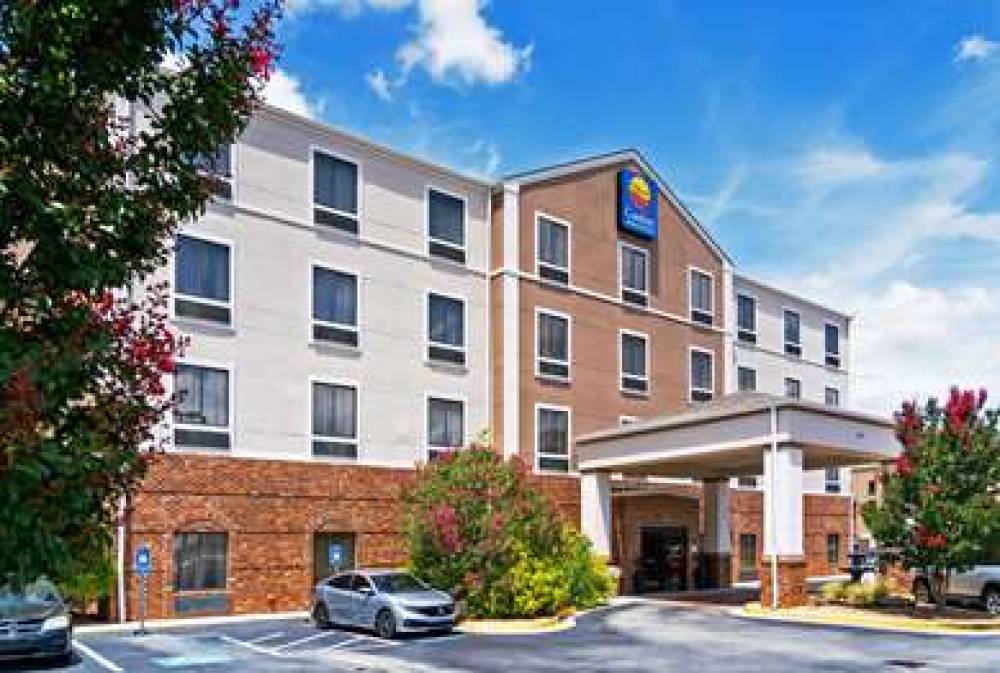 COMFORT INN AND SUITES NEAR FORT GO 1