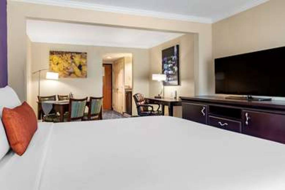 COMFORT INN AND SUITES NEW ORLEANS 10