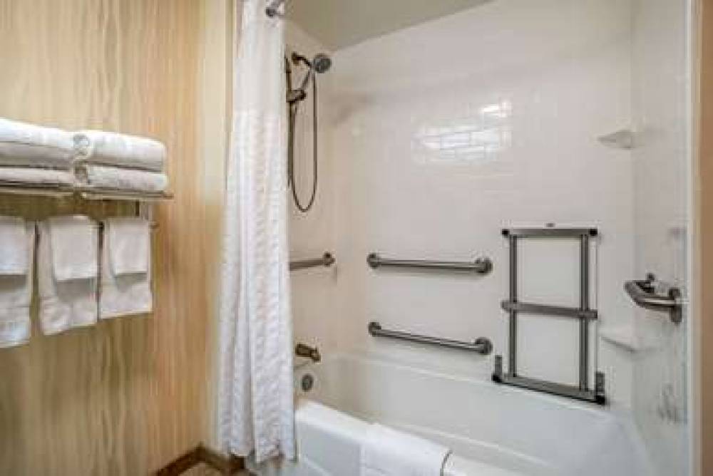 COMFORT INN AND SUITES NEWARK - WIL 7