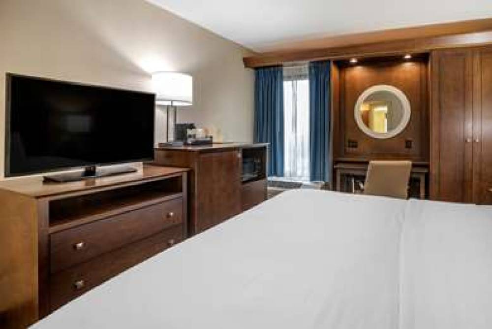 COMFORT INN AND SUITES NEWARK - WIL 10