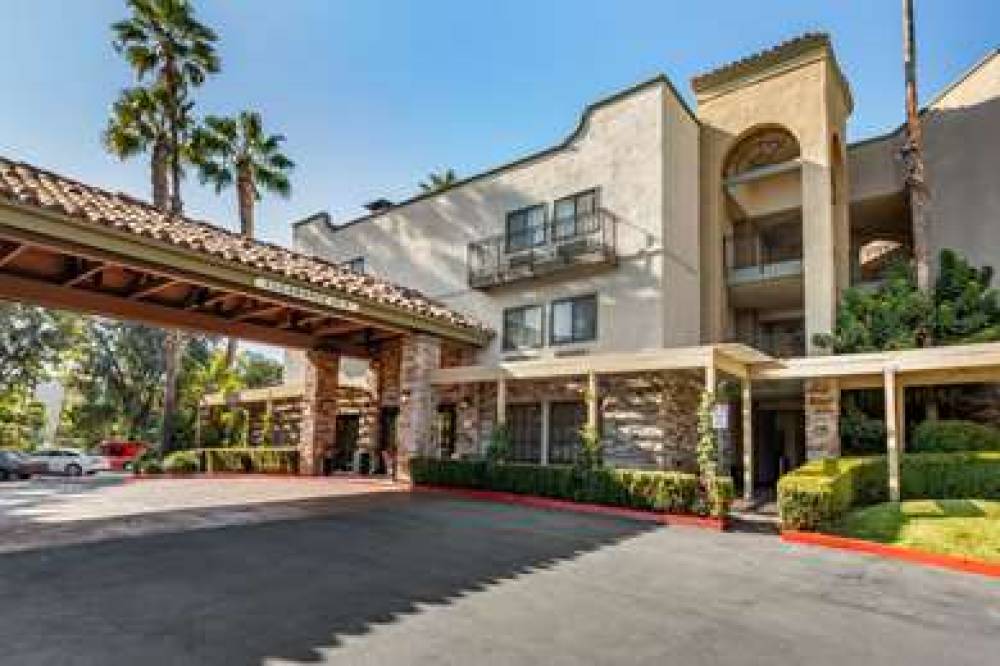 COMFORT INN AND SUITES OC-JOHN WAYN 1