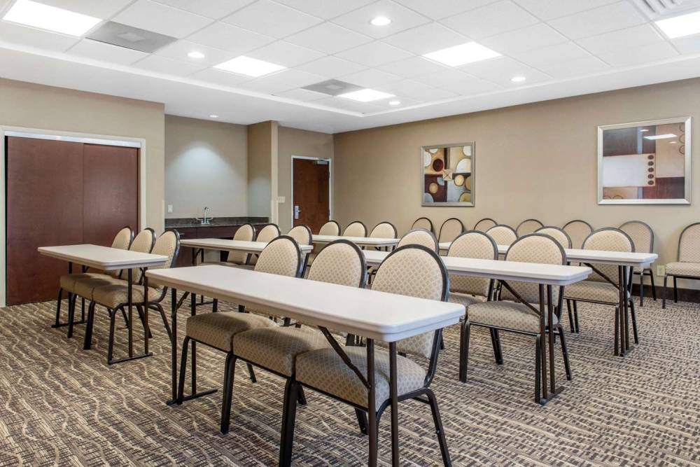 Comfort Inn And Suites Porter 6