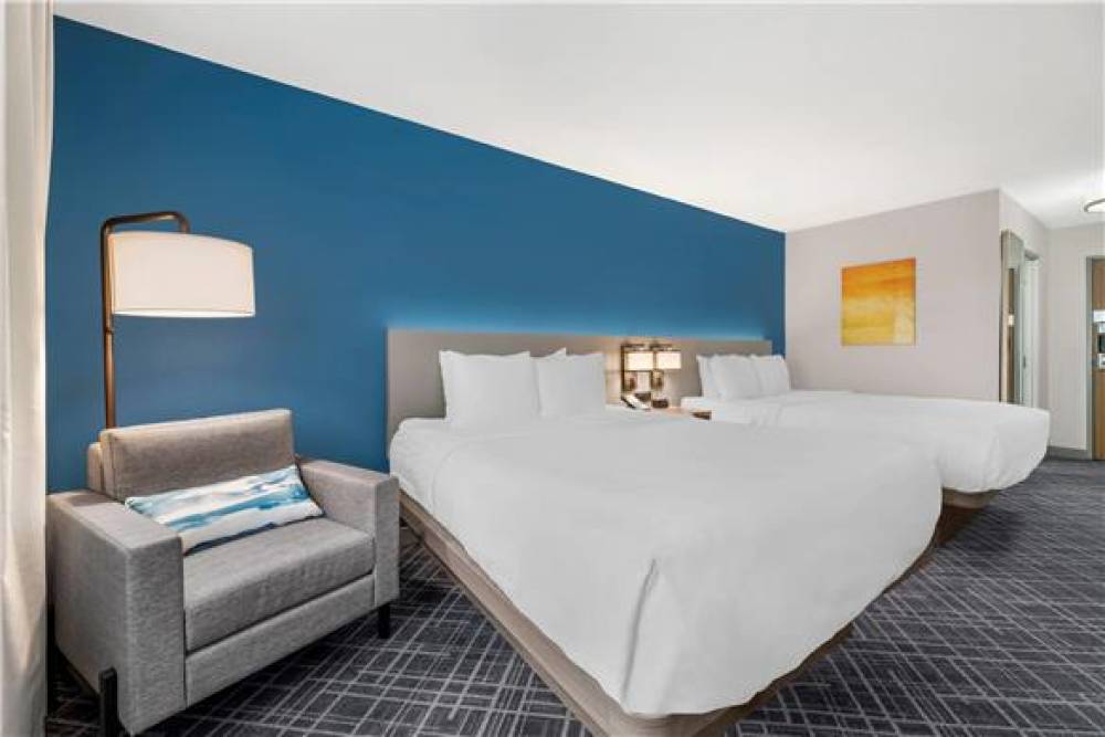COMFORT INN AND SUITES 9