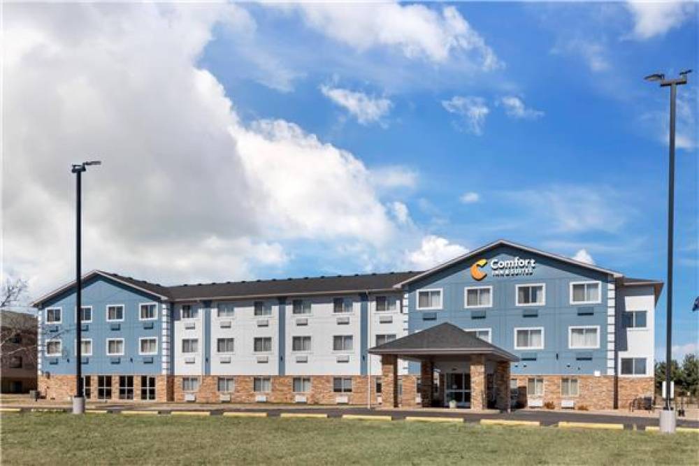 COMFORT INN AND SUITES 2