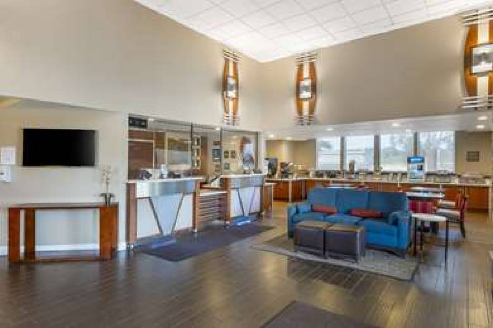 Comfort Inn And Suites Redwood Country 9