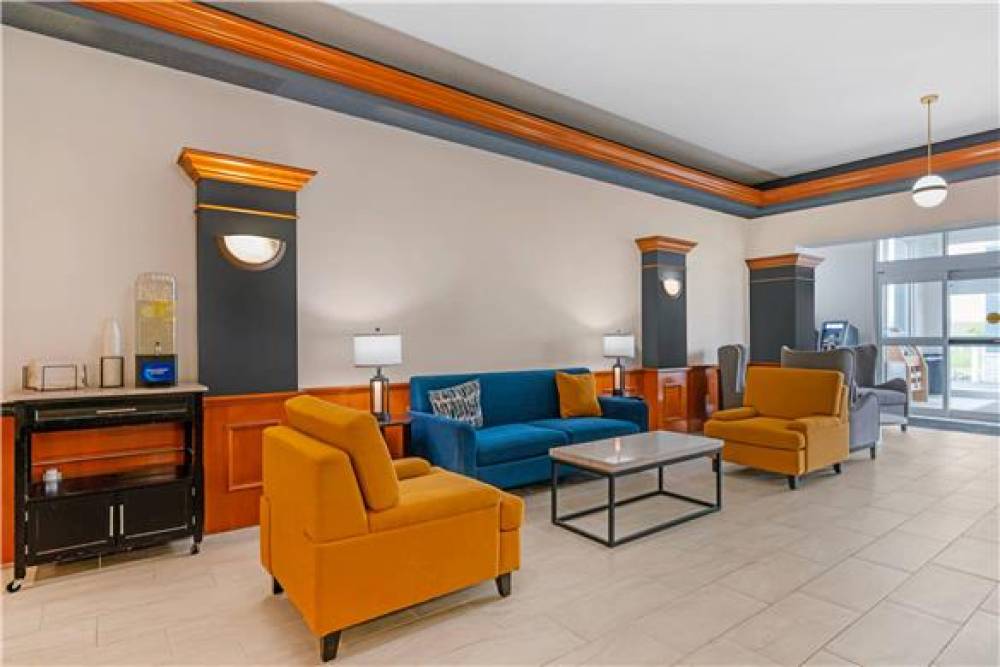 COMFORT INN AND SUITES SHEBOYGAN I- 8