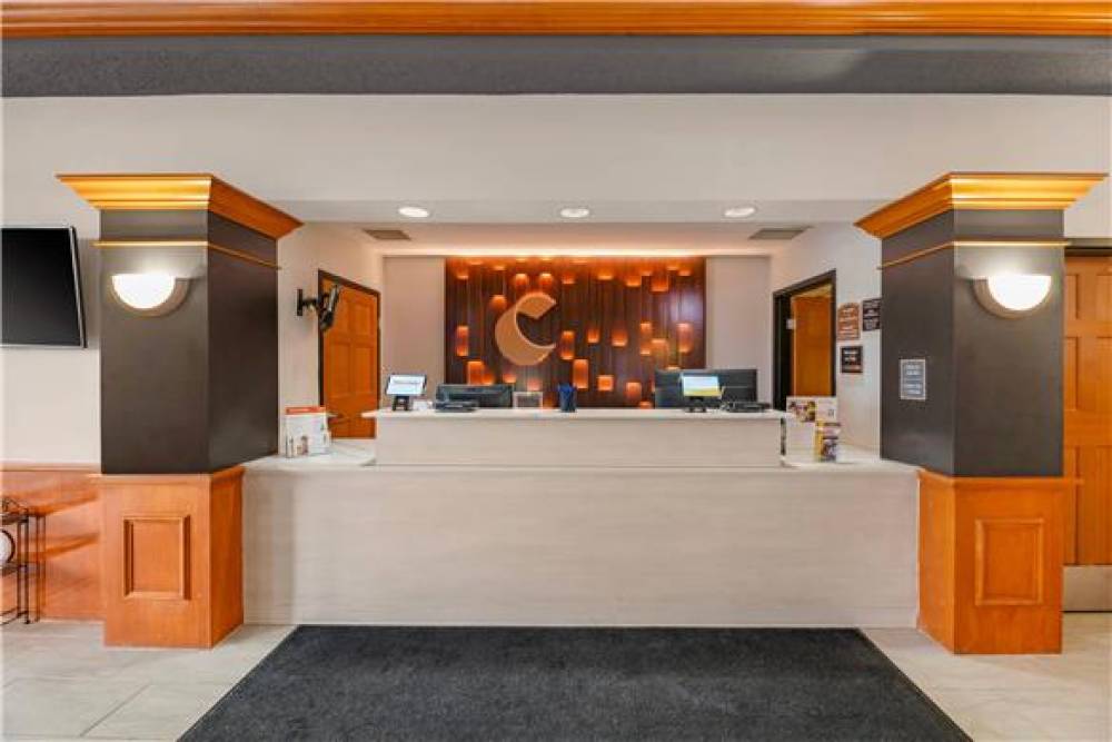 COMFORT INN AND SUITES SHEBOYGAN I- 1