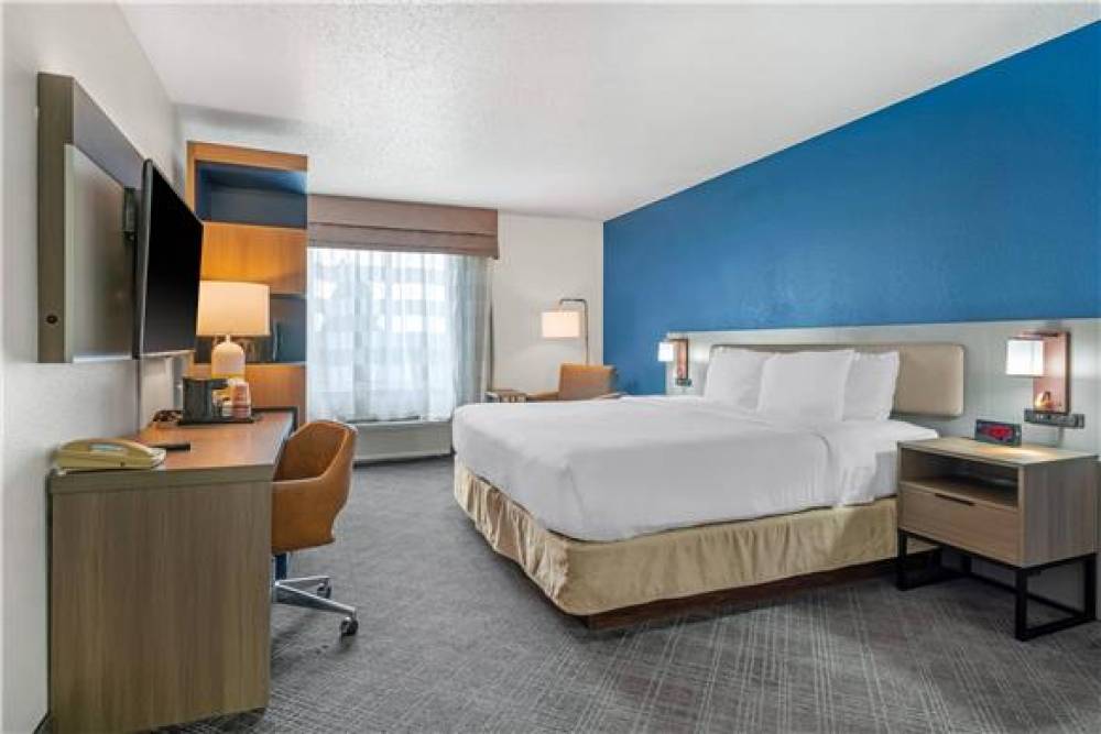 COMFORT INN AND SUITES SHEBOYGAN I- 10