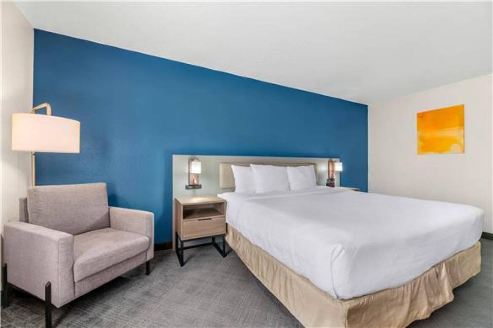 COMFORT INN AND SUITES SHEBOYGAN I- 9