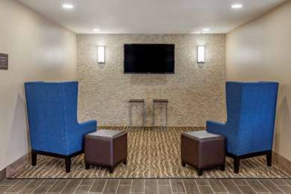 COMFORT INN AND SUITES SPRING LAKE 3