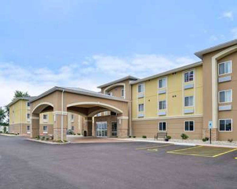 COMFORT INN AND SUITES SPRINGFIELD 1