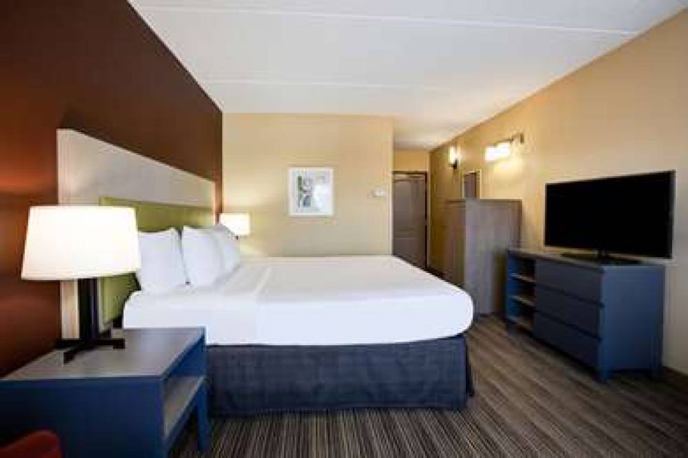 COMFORT INN AND SUITES ST PAUL NORT 7