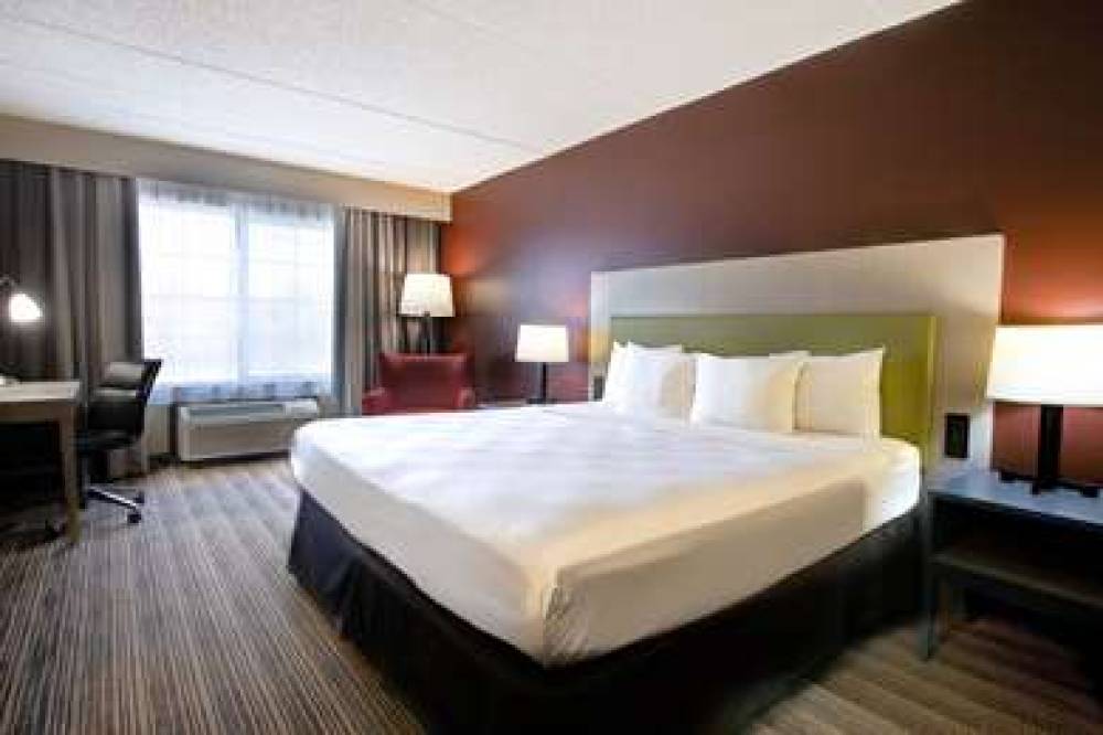 COMFORT INN AND SUITES ST PAUL NORT 6
