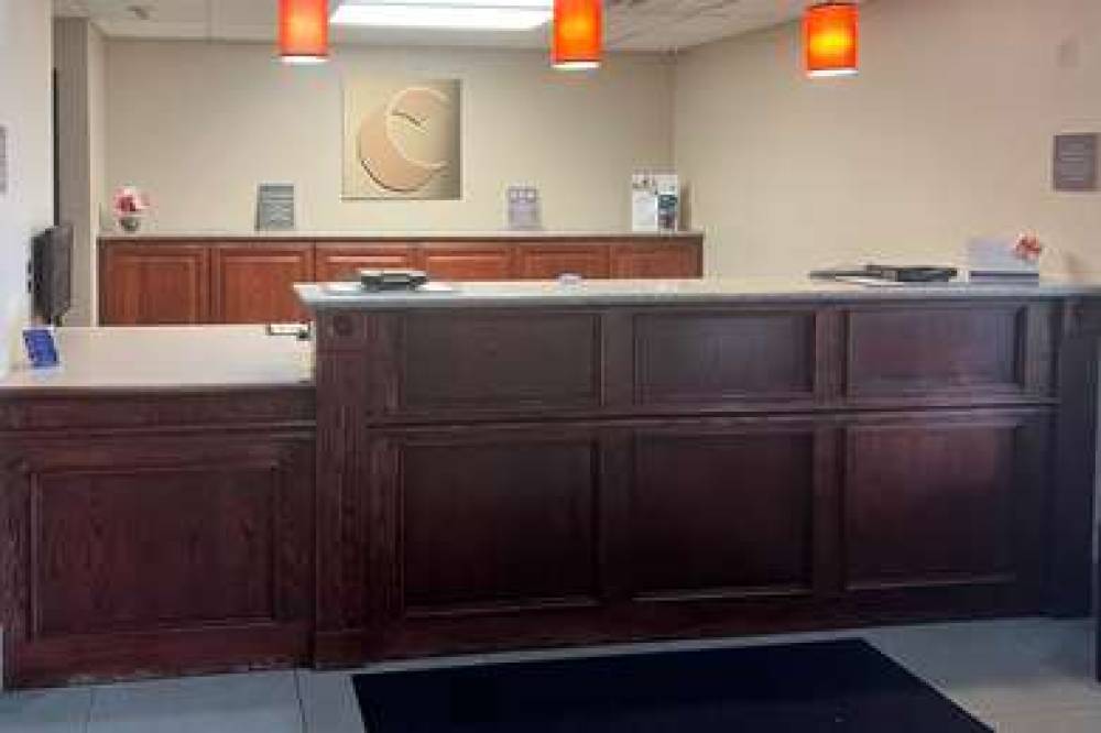 COMFORT INN AND SUITES ST PAUL NORT 5