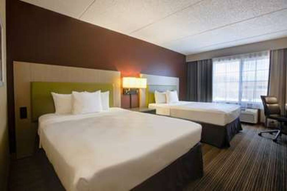 COMFORT INN AND SUITES ST PAUL NORT 9