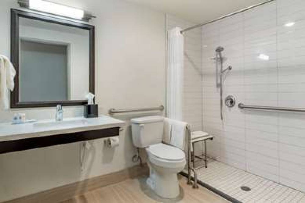 COMFORT INN AND SUITES TIGARD NEAR 7