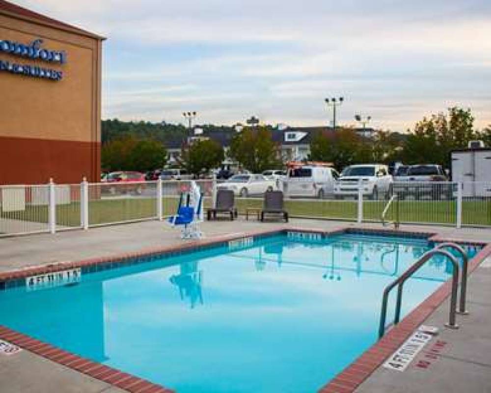 COMFORT INN AND SUITES TRUSSVILLE 9