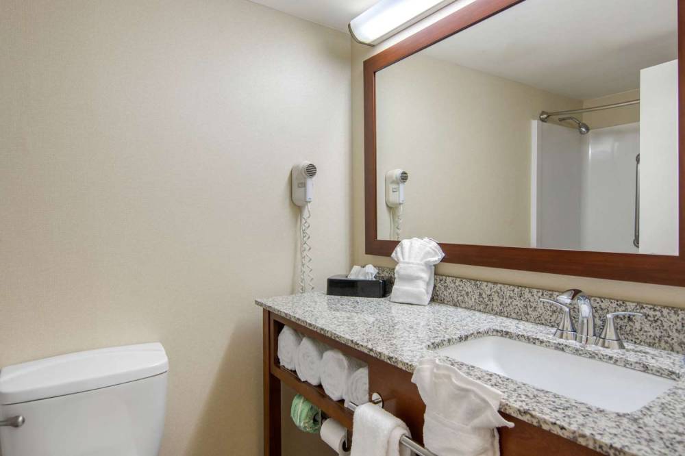 Comfort Inn Chester 8