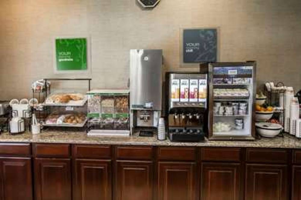 Comfort Inn Crystal Lake 3