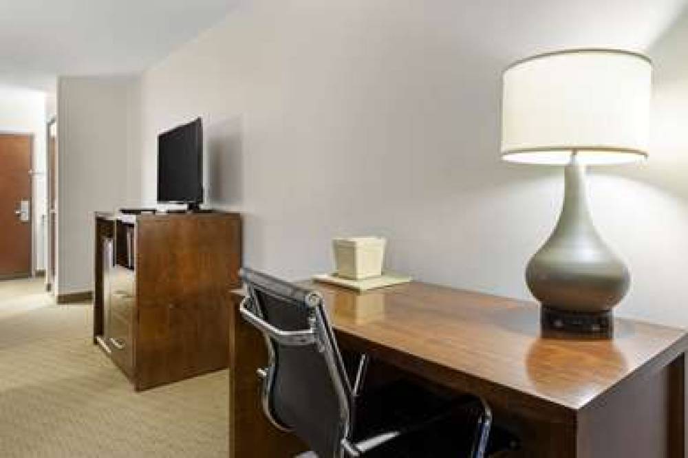 Comfort Inn Garner 9