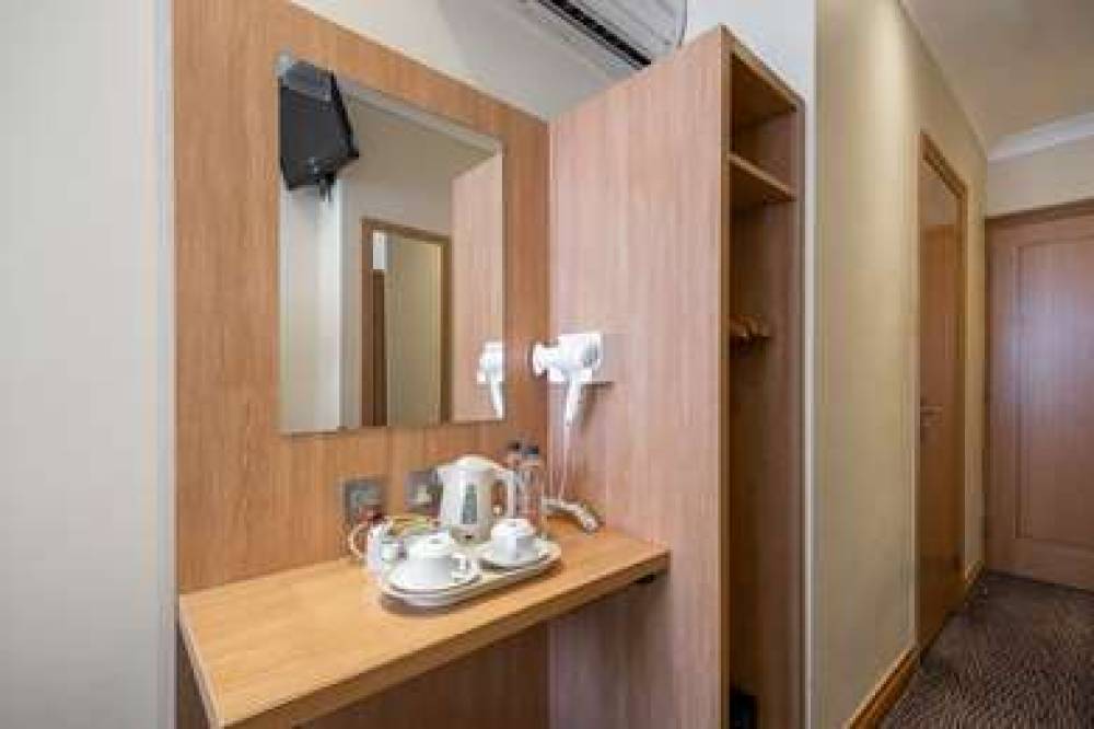 COMFORT INN HYDE PARK 8