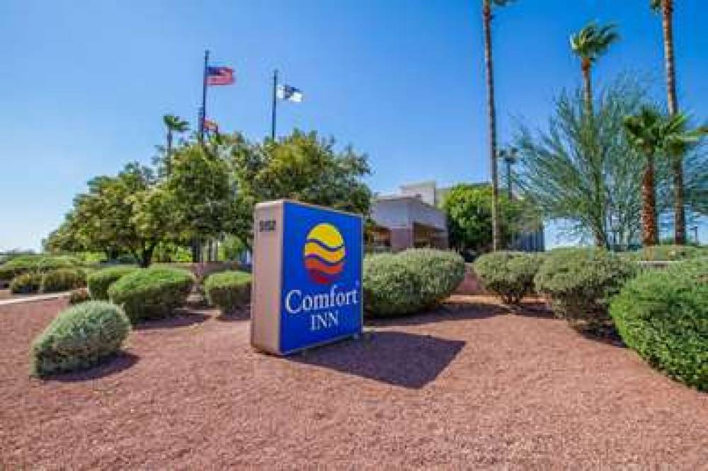 COMFORT INN I-10 WEST AT 51ST AVE 2