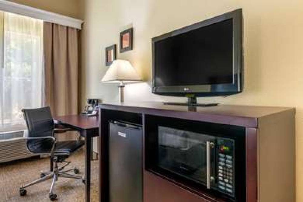 Comfort Inn International 10
