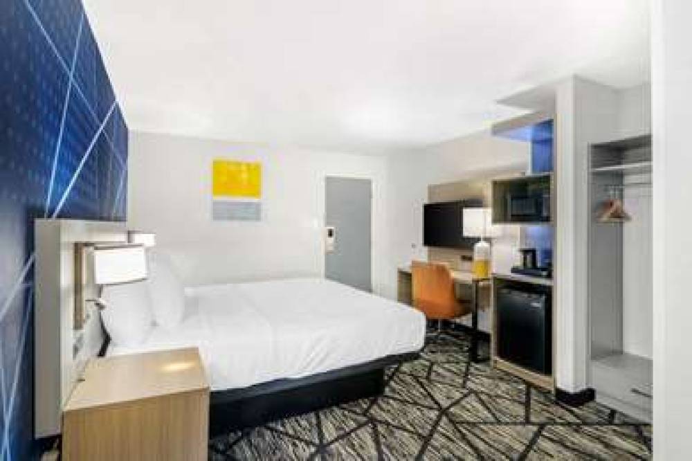COMFORT INN KANSAS CITY MIDTOWN 8
