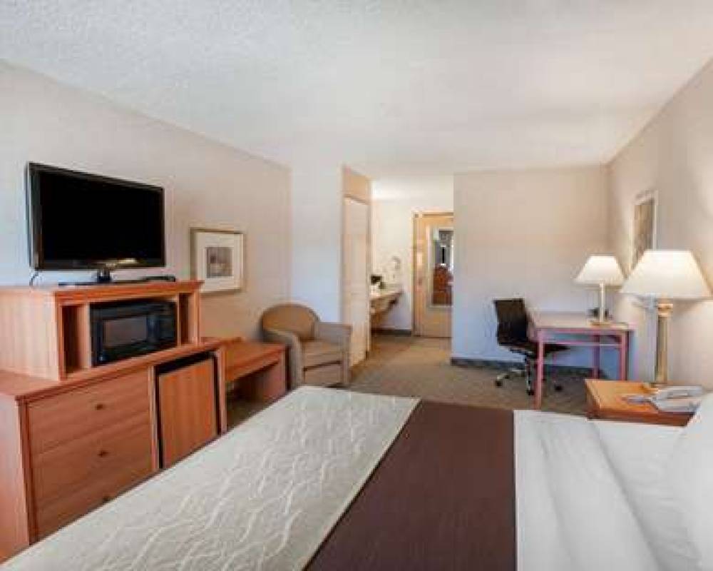 QUALITY INN KIRKLAND 5