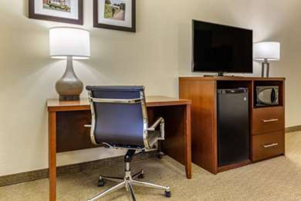COMFORT INN LANCASTER ROCKVAL 6