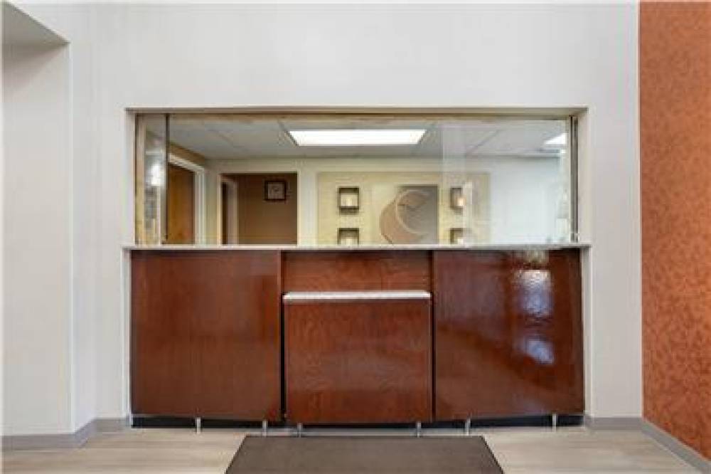 COMFORT INN LIVINGSTON 6