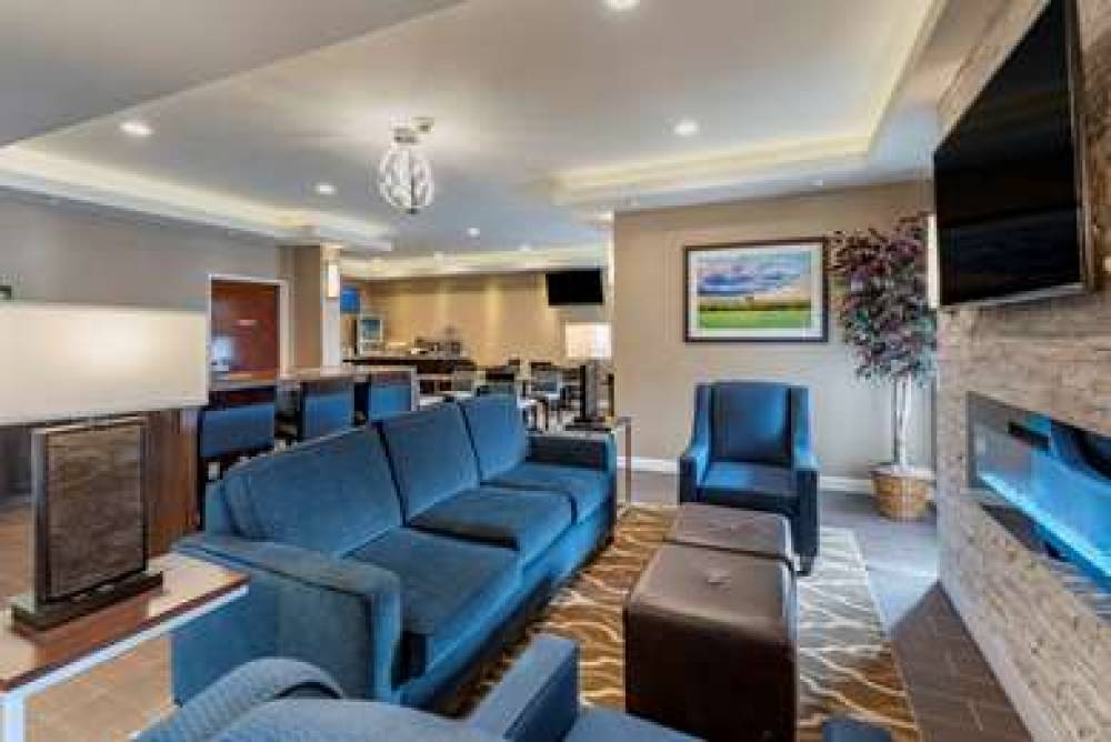 Comfort Inn Madison 8