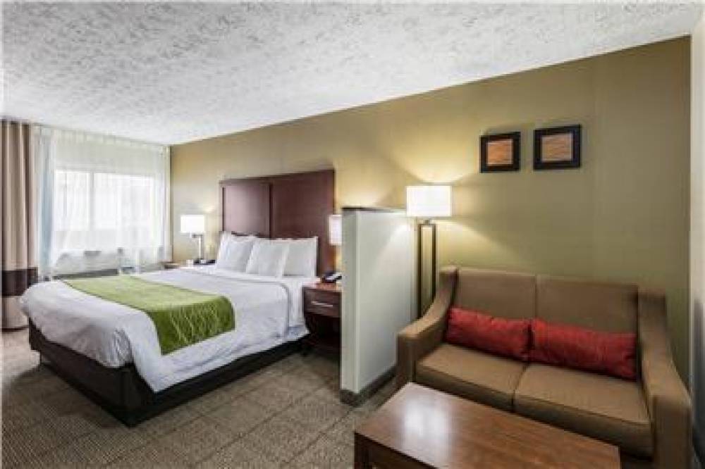 COMFORT INN MEDFORD-LONG ISLAND 8