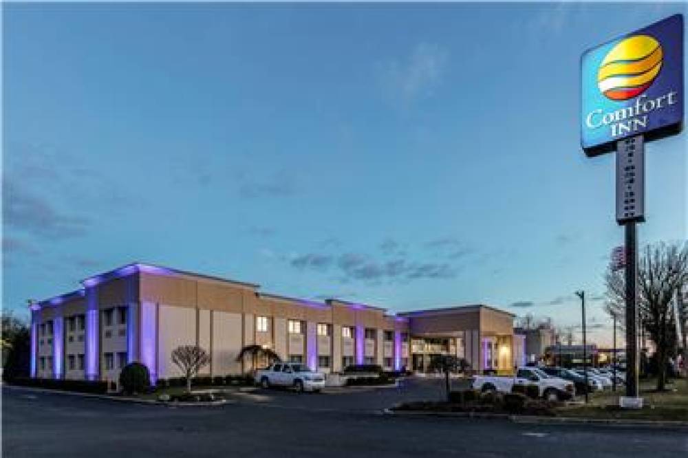 COMFORT INN MEDFORD-LONG ISLAND 4