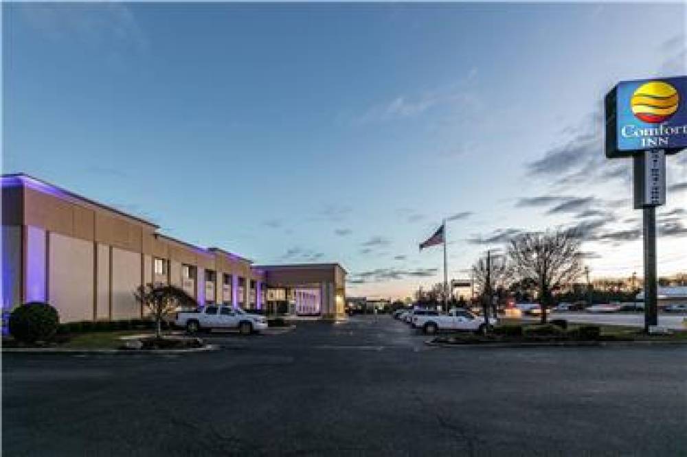 COMFORT INN MEDFORD-LONG ISLAND 5