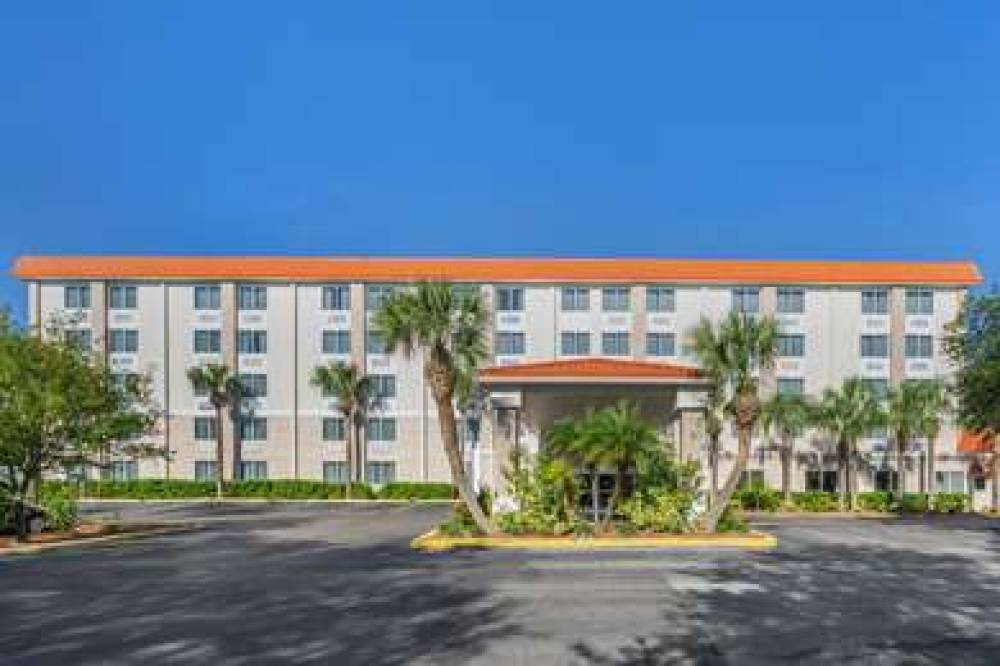 Comfort Inn North 2
