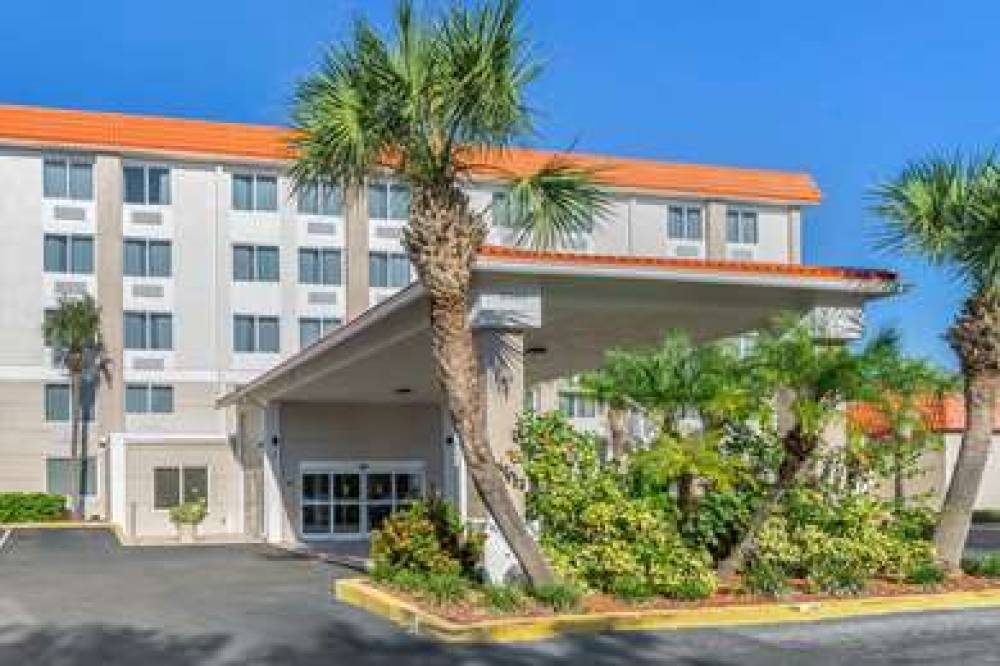 Comfort Inn North 1