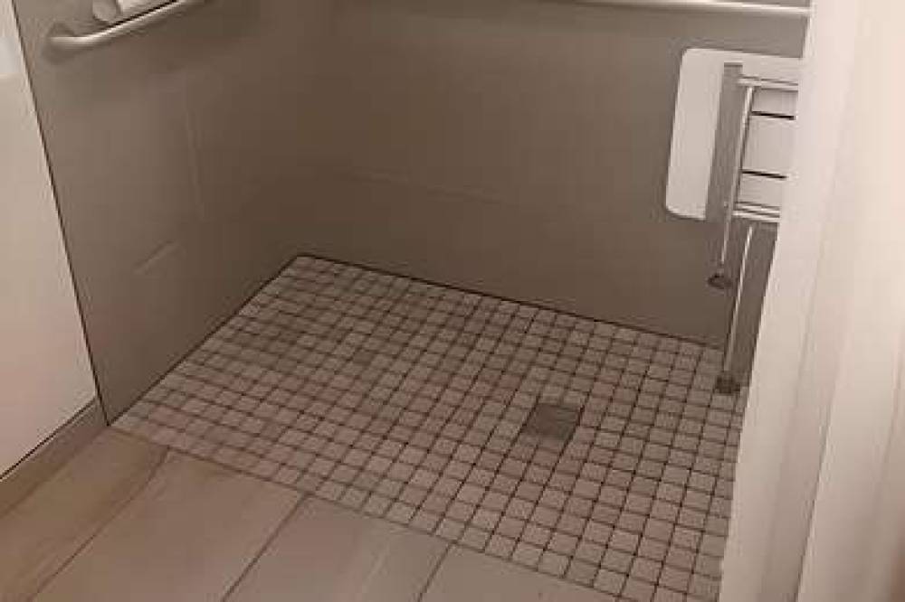 COMFORT INN ROHNERT PARK 4