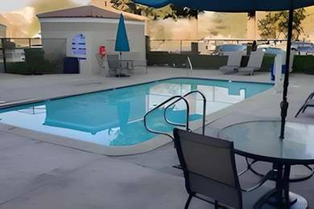 COMFORT INN ROHNERT PARK 2