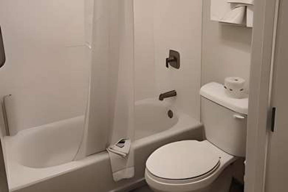 COMFORT INN ROHNERT PARK 3