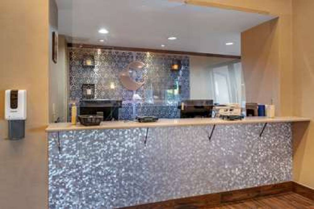 Comfort Inn Romeoville 8