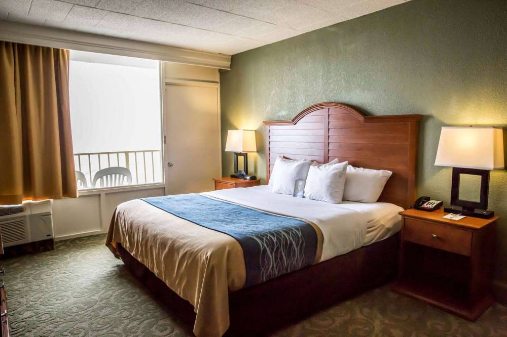 Comfort Inn South Oceanfront 8