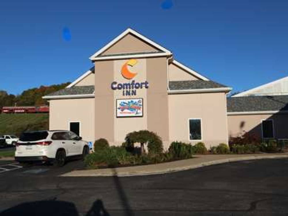 COMFORT INN SPLASH HARBOR 1