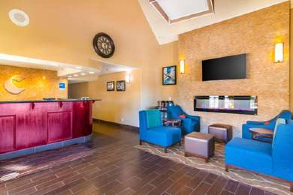 Comfort Inn & Suites 6