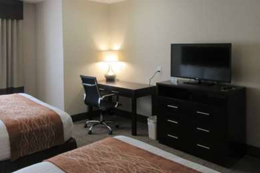 Comfort Inn & Suites 8