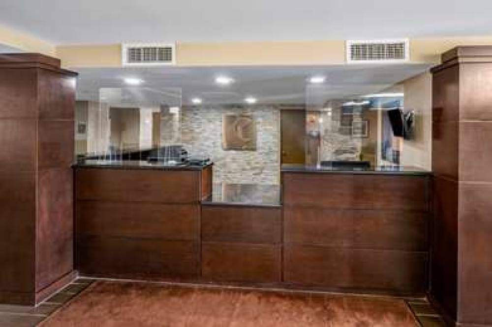 Comfort Inn & Suites Clearwater - St. Petersburg Carillon Park 9