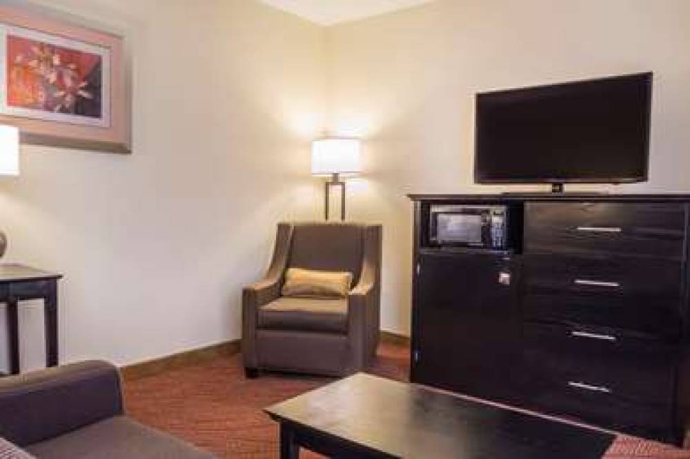 Comfort Inn & Suites LaGuardia Airport 8